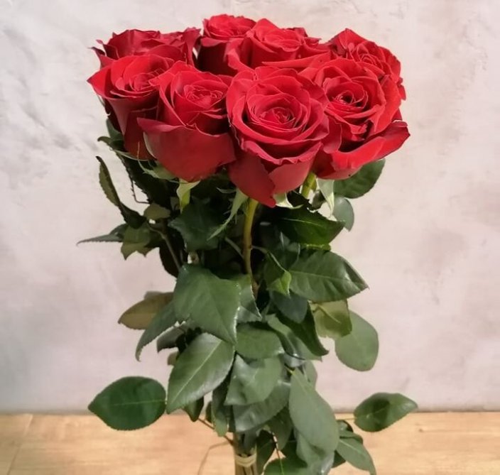 Kytice z velkokvětých 10 rudých růží